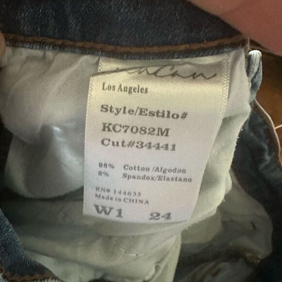 Kancan distressed raw hem shortie size 1/24 denim shorts - Picture 2 of 3